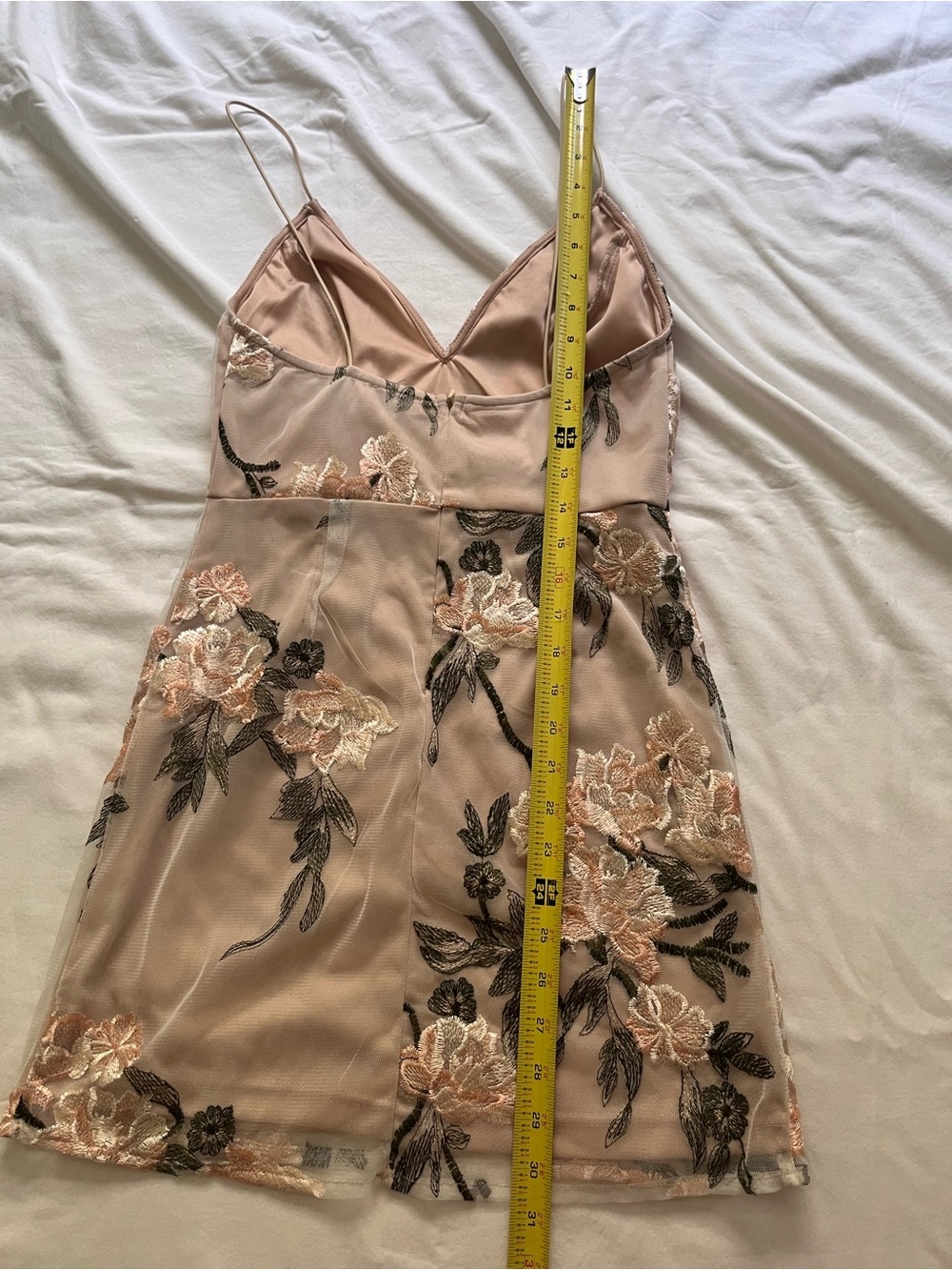 Tobi Embroidered Blush Floral Mini Dress Embellished Romantic Size Small - Picture 11 of 11